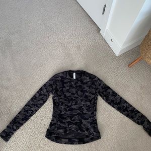 Ready to Rulu camo long sleeve crop sweater new without tags